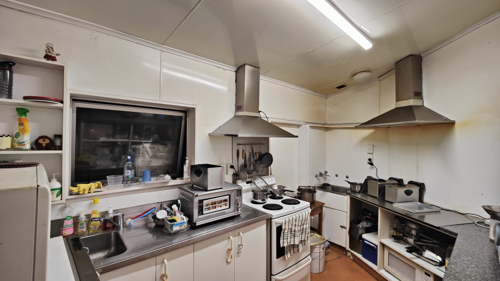 Retail Shop with Commercial Kitchen – High Profile thumbnail