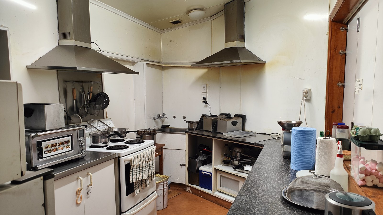 Retail Shop with Commercial Kitchen – High Profile thumbnail