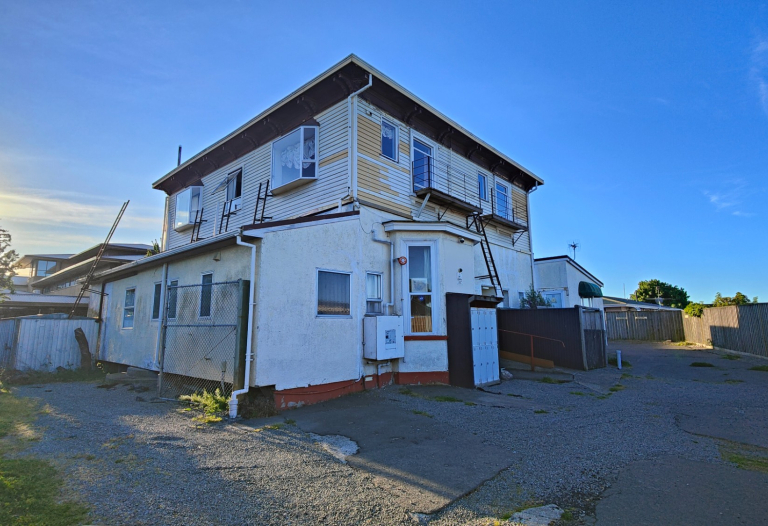 Furnished Room Available in Hostel